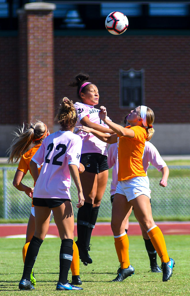 Missouri sophomore Skye Kingsley runs in